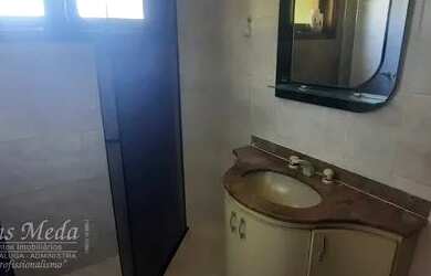 Imagem: A casa possui 3 Dormitórios, 5 Banheiros, 4 Vagas na garagem