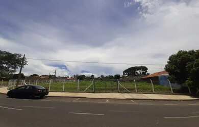 Imagem: O terreno à venda possui 3000m² de Área e está localizado