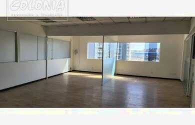 Imagem: O depósito possui 1 Vaga na garagem, 130m² de Área e está