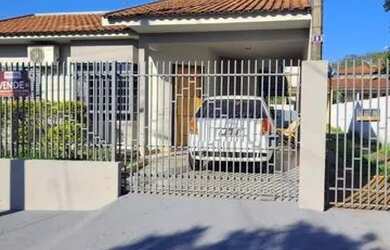 Imagem: A casa possui 2 Dormitórios, 2 Banheiros, 1 Vaga na garagem