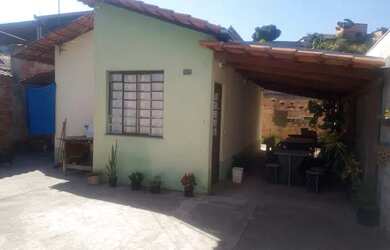 Imagem: A casa possui 2 Dormitórios, 1 Banheiro e 360m² de Área e