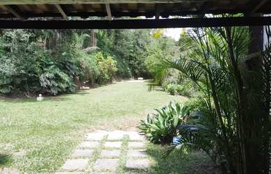 Imagem: A casa possui 4 Dormitórios, 3 Banheiros, 5 Vagas na garagem