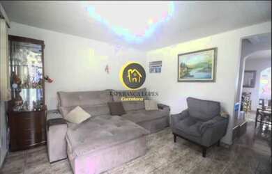 Imagem: A casa possui 3 Dormitórios, 2 Banheiros, 2 Vagas na garagem