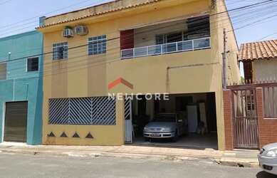 Imagem: A casa possui 3 Dormitórios, 4 Banheiros, 3 Vagas na garagem