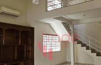 Imagem: A casa possui 3 Dormitórios, 5 Banheiros, 3 Vagas na garagem