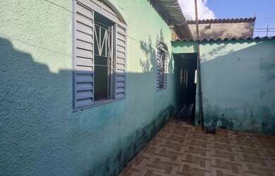 Imagem: A casa possui 3 Dormitórios, 3 Banheiros, 5 Vagas na garagem