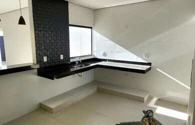 Imagem 9: Bairro Santo Inácio. Casa com 3 quartos, sendo uma suíte. Quintal amplo