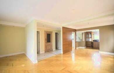 Imagem: O apartamento possui 3 Dormitórios, 5 Banheiros, 2 Vagas na