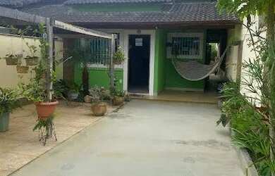 Imagem: A casa possui 3 Dormitórios, 3 Banheiros, 2 Vagas na garagem