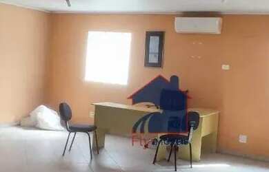 Imagem: O depósito possui 4 Vagas na garagem, 400m² de Área e está