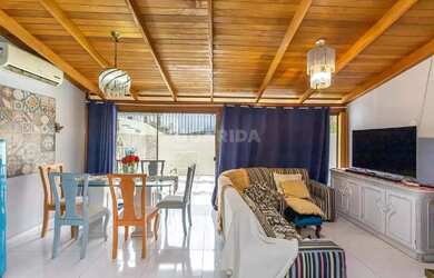 Imagem 8: Casa em Condomínio com 4 dormitórios, sendo 1 suíte, e 2 vagas de garagem...