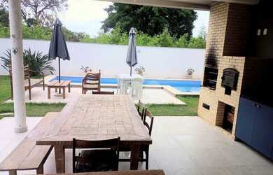 Imagem: A casa em condomínio possui 4 Dormitórios, 5 Banheiros, 2