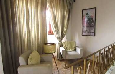 Imagem 10: Sobrado Espaçoso com Piscina em Terreno Privilegiado