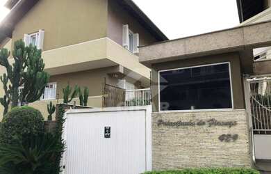 Imagem: A casa em condomínio possui 4 Dormitórios, 1 Banheiro, 4 Vagas