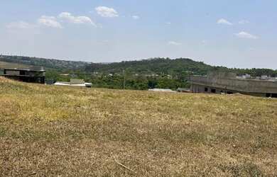 Imagem: O terreno à venda possui 300m² de Área e está localizado