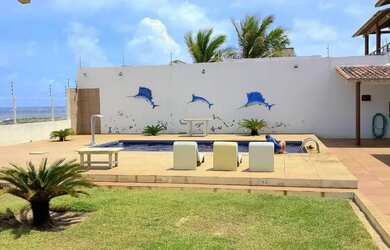 Imagem: A casa possui 5 Dormitórios, Acomodam 15 pessoas, 5 Vagas na