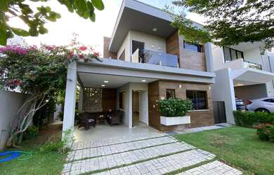 Imagem: A casa em condomínio possui 4 Dormitórios, 5 Banheiros, 5