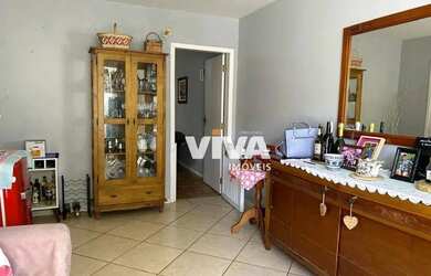 Imagem: A casa possui 5 Dormitórios, 3 Banheiros, 400m² de Área e