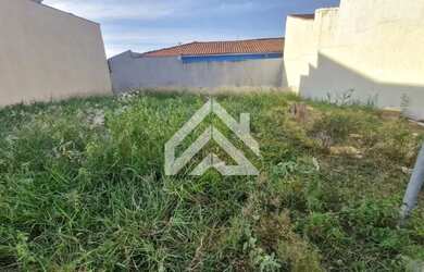 Imagem 4: Terreno Plano entre casas no Bairro no Jardim das Palmeiras. Rio Claro/SP