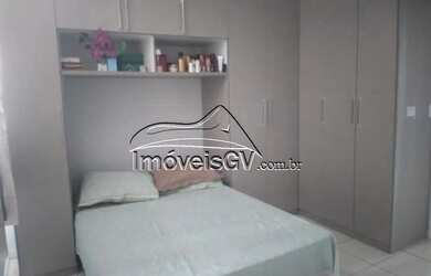 Imagem: A casa possui 3 Dormitórios, 1 Banheiro, 2 Vagas na garagem