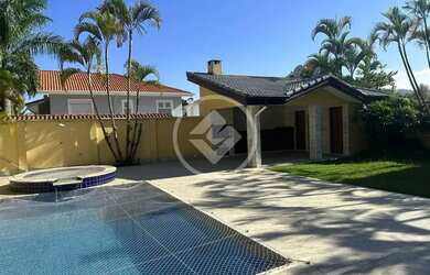 Imagem: A casa em condomínio possui 4 Dormitórios, 5 Banheiros, 5