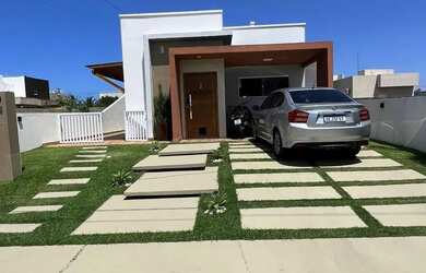 Imagem: A casa possui 3 Dormitórios, 2 Banheiros, 1 Vaga na garagem