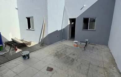 Imagem: A casa possui 2 Dormitórios, 2 Banheiros, 2 Vagas na garagem