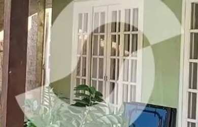 Imagem: A casa possui 4 Dormitórios, 4 Banheiros, 5 Vagas na garagem