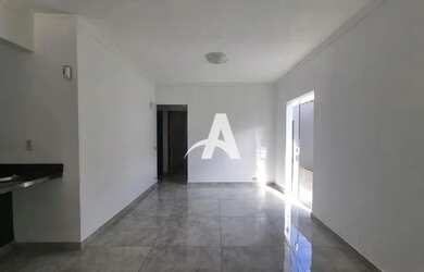 Imagem: A casa possui 3 Dormitórios, 1 Banheiro, 3 Vagas na garagem