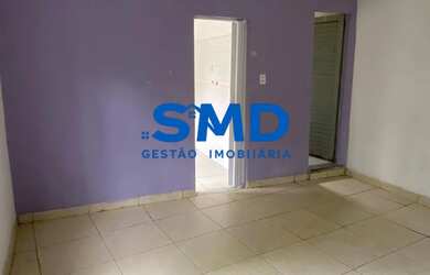 Imagem: A casa possui 1 Dormitório, 1 Banheiro, 1 Vaga na garagem e