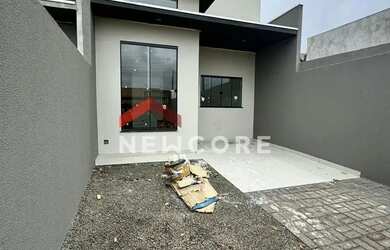 Imagem: A casa possui 3 Dormitórios, 2 Banheiros, 2 Vagas na garagem