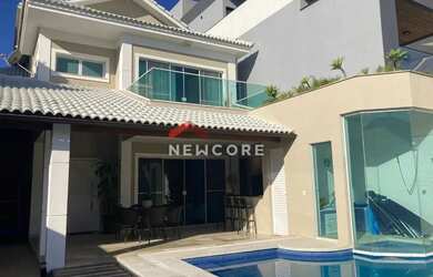 Imagem: A casa em condomínio possui 4 Dormitórios, 5 Banheiros, 4