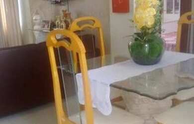 Imagem: A casa possui 2 Dormitórios, 2 Banheiros, 1 Vaga na garagem