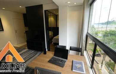 Imagem: O studio possui 1 Dormitório, 1 Banheiro, 1 Vaga na garagem