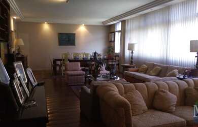 Imagem: O apartamento possui 4 Dormitórios, 2 Banheiros, 200m² de