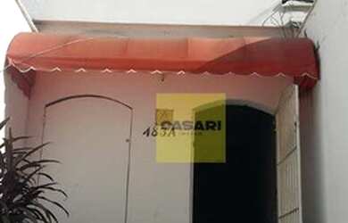 Imagem: O depósito à venda possui 2 Vagas na garagem e 240m² de Área