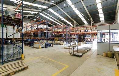 Imagem: O depósito possui 5 Vagas na garagem, 2.769m² de Área e