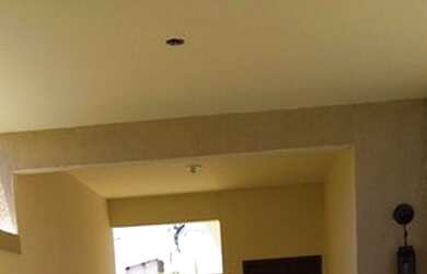 Imagem: A casa possui 4 Dormitórios, 3 Banheiros, 2 Vagas na garagem