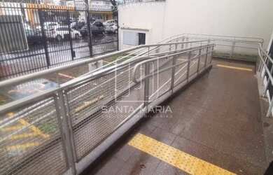 Imagem: O depósito possui 3 Vagas na garagem, 450m² de Área e está