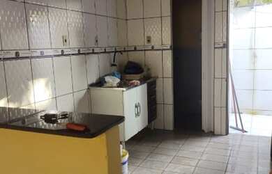 Imagem: A casa possui 2 Dormitórios e 1 Banheiro e está localizado