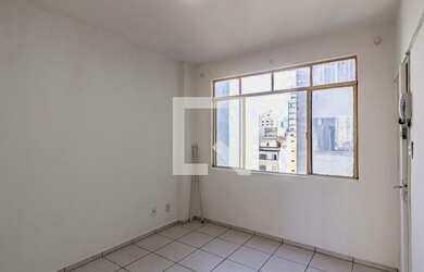 Imagem: O apartamento possui 1 Dormitório, 1 Banheiro, 40m² de Área