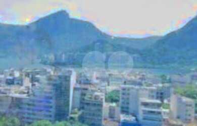 Imagem: O depósito possui 1 Vaga na garagem, 28m² de Área e está