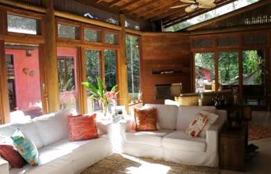 Imagem: A casa em condomínio possui 5 Dormitórios, 4 Banheiros, 3.000m²