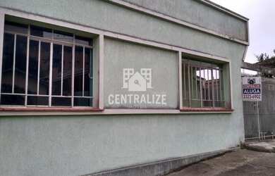 Imagem: A casa possui 3 Dormitórios, 1 Banheiro, 1 Vaga na garagem