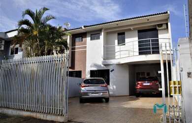 Imagem: A casa possui 3 Dormitórios, 3 Banheiros, 3 Vagas na garagem