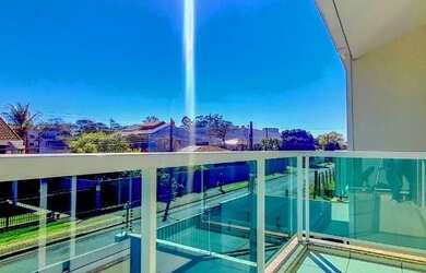 Imagem: A casa possui 4 Dormitórios, 3 Banheiros, 3 Vagas na garagem