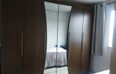 Imagem: O apartamento possui 2 Dormitórios, 1 Banheiro, 1 Vaga na garagem