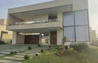 Imagem: A casa em condomínio possui 4 Dormitórios, 4 Banheiros, 3