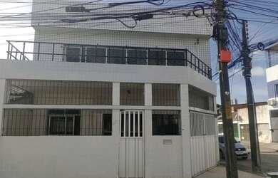 Imagem: A casa possui 3 Dormitórios, 3 Banheiros, 2 Vagas na garagem