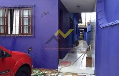 Imagem: A casa possui 2 Dormitórios, 1 Banheiro, 1 Vaga na garagem